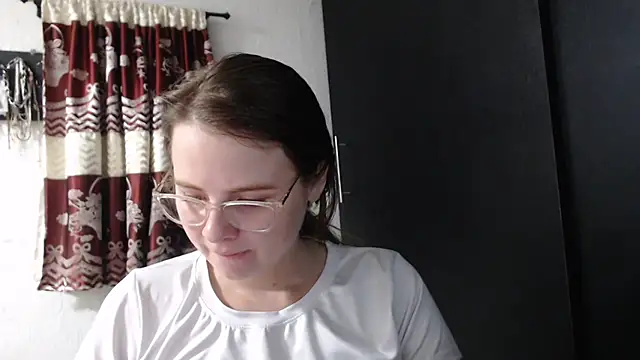 Snapshot of HellenMiyer1111 chatting on October 4, 2025, 4:05 pm HellenMiyer1111 online show from October 4, 2025, 4:05 pm