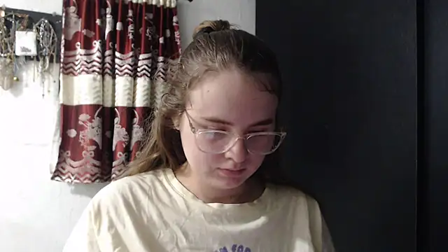 HellenMiyer1111 online show from November 17, 2025, 6:14 pm