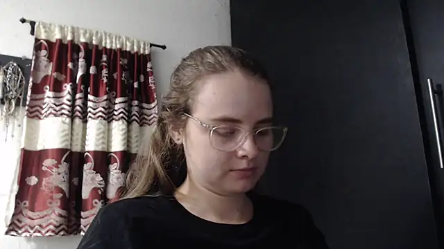 HellenMiyer1111 online show from November 19, 2025, 7:14 pm