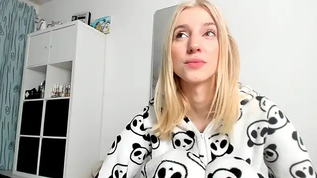 KenzieDawton online show from October 25, 2025, 3:36 am