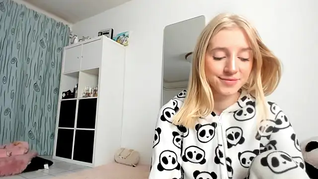 KenzieDawton online show from October 27, 2025, 4:27 am