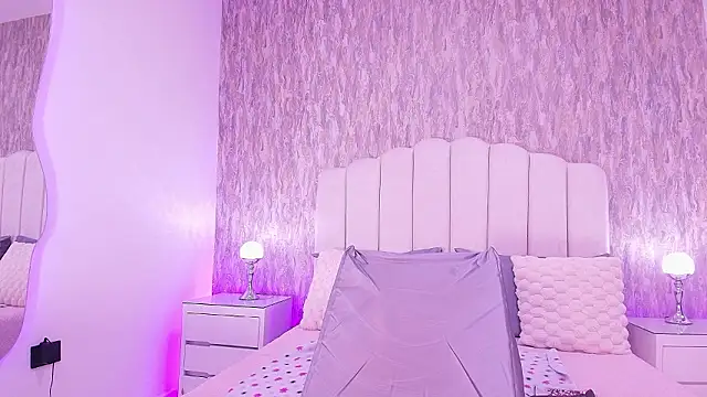 raven lilith  online show from February 8, 2026, 3:21 am