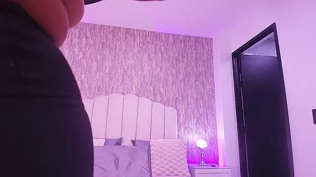 raven lilith  online show from February 15, 2026, 3:47 am