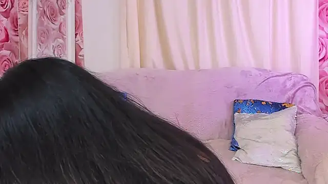 ClaireWarner online show from November 4, 2025, 2:38 pm