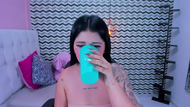 BIANCAROY1 online show from April 1, 2026, 6:27 pm