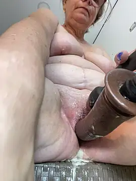 slutgold online show from February 12, 2025, 2:10 pm