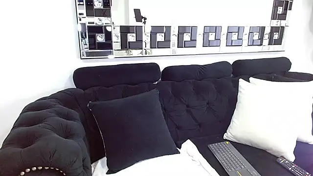 NatyTaylor online show from November 14, 2025, 8:07 pm