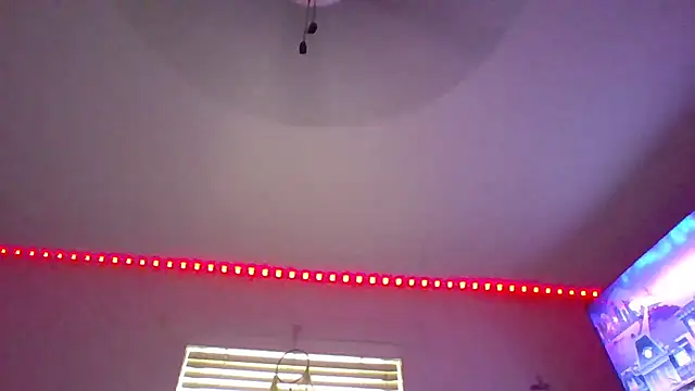 Snapshot of SkittlesNTreats chatting on December 4, 2025, 4:48 pm SkittlesNTreats online show from December 4, 2025, 4:48 pm