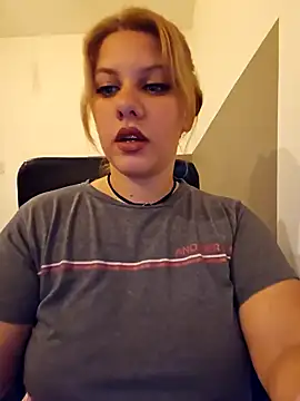 Snapshot of Janefruti chatting on February 11, 2025, 11:22 pm Janefruti online show from February 11, 2025, 11:22 pm