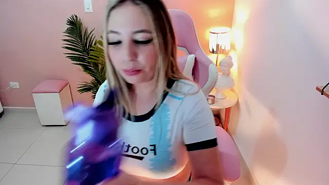 HannaMiller 1 online show from December 22, 2024, 5:21 pm