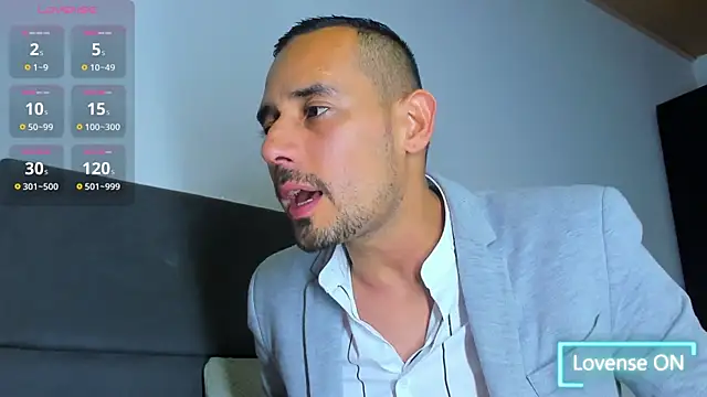 jhonyalzate2 online show from November 14, 2025, 3:38 am