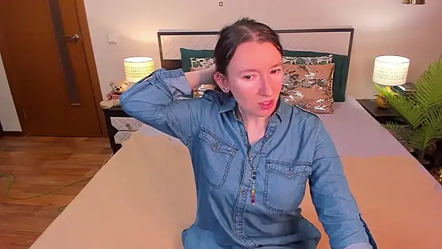 CatherineWalls online show from May 19, 2026, 4:41 am