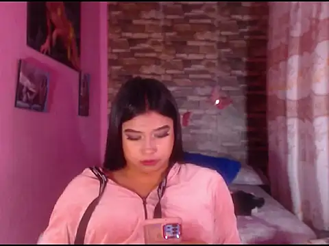 katrinawillff online show from February 5, 2025, 8:32 am