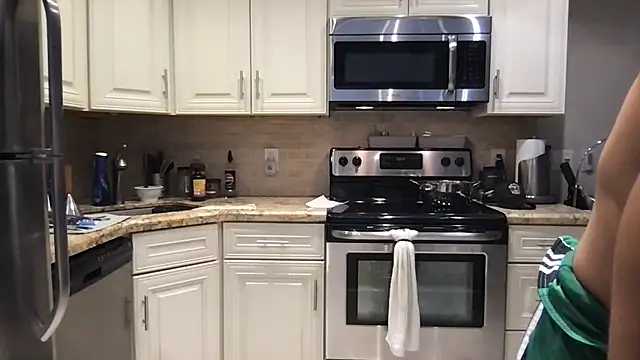 BigGuyMuscle online show from November 10, 2025, 3:00 pm