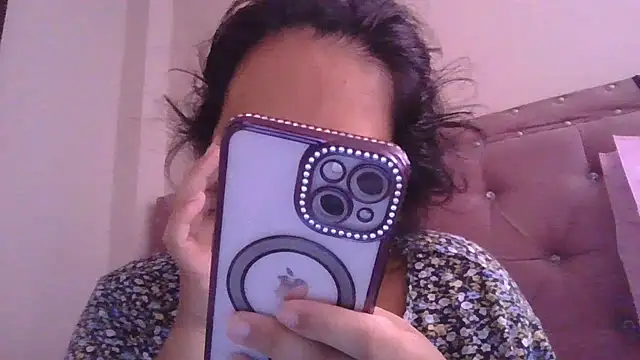 annarose19 online show from April 18, 2026, 4:44 pm