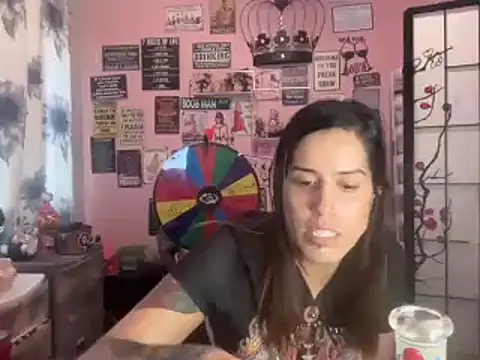 Snapshot of latinacubana chatting on December 23, 2024, 5:11 pm latinacubana online show from December 23, 2024, 5:11 pm