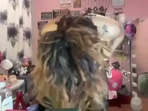 Snapshot of latinacubana chatting on January 4, 2025, 12:59 pm latinacubana online show from January 4, 2025, 12:59 pm