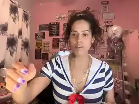 Snapshot of latinacubana chatting on January 5, 2025, 8:00 am latinacubana online show from January 5, 2025, 8:00 am