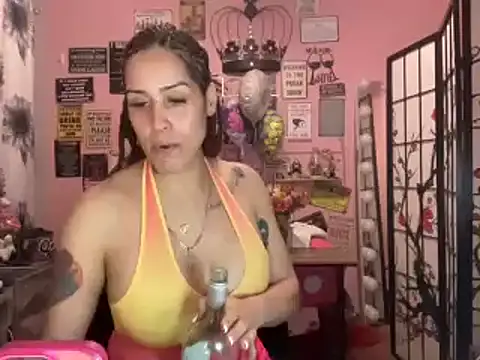 Snapshot of latinacubana chatting on January 11, 2025, 7:17 am latinacubana online show from January 11, 2025, 7:17 am