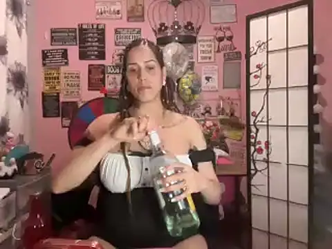 Snapshot of latinacubana chatting on January 18, 2025, 5:20 am latinacubana online show from January 18, 2025, 5:20 am