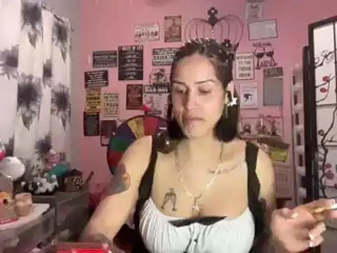 Snapshot of latinacubana chatting on January 18, 2025, 8:52 am latinacubana online show from January 18, 2025, 8:52 am