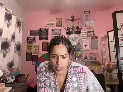 Snapshot of latinacubana chatting on January 22, 2025, 12:49 pm latinacubana online show from January 22, 2025, 12:49 pm