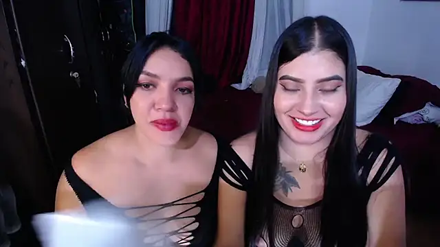 Snapshot of Sharlottee chatting on April 28, 2026, 10:37 pm Sharlottee online show from April 28, 2026, 10:37 pm