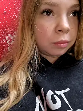 Zuli Kiska online show from November 12, 2025, 11:25 pm