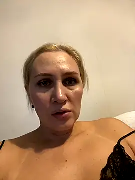 YourBlondee online show from November 1, 2025, 2:02 am