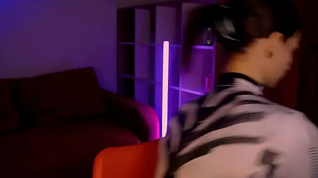 ItsAlisia online show from November 21, 2025, 1:43 pm