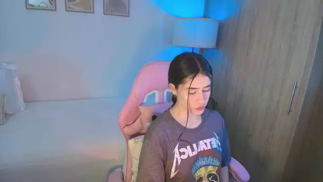 iriswest  online show from September 25, 2025, 11:52 pm