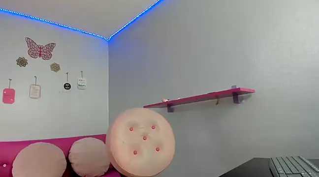 danaythamara1 online show from February 18, 2025, 9:31 pm