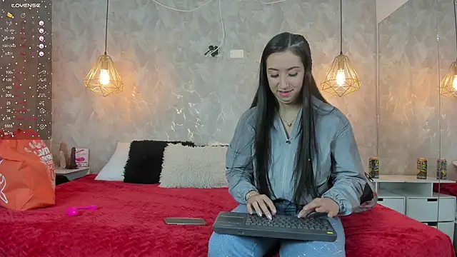 danaythamara1 online show from February 14, 2026, 10:50 pm