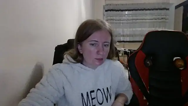 PeterAndJen online show from October 26, 2025, 6:36 pm