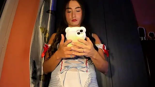 wanderlustxxx  online show from November 19, 2025, 5:35 pm