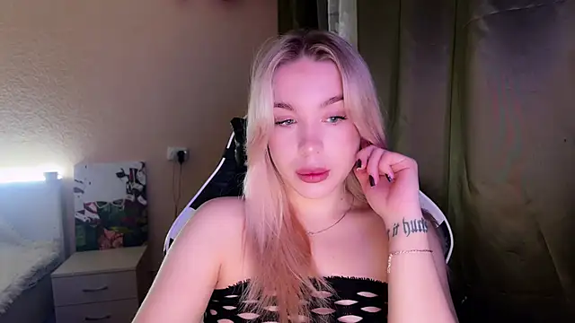 Snapshot of ariashaa chatting on November 6, 2025, 2:18 pm ariashaa online show from November 6, 2025, 2:18 pm