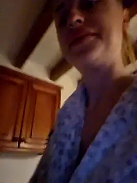 Snapshot of kylie_blck chatting on February 26, 2026, 4:00 am kylie blck online show from February 26, 2026, 4:00 am