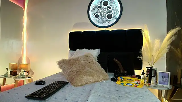 lorrayne  online show from March 26, 2026, 12:22 pm