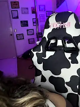 AhriSteele online show from February 10, 2026, 4:49 am