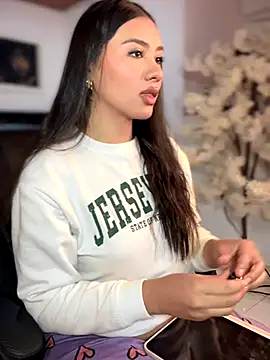 Ambar pe  online show from October 26, 2025, 6:58 pm