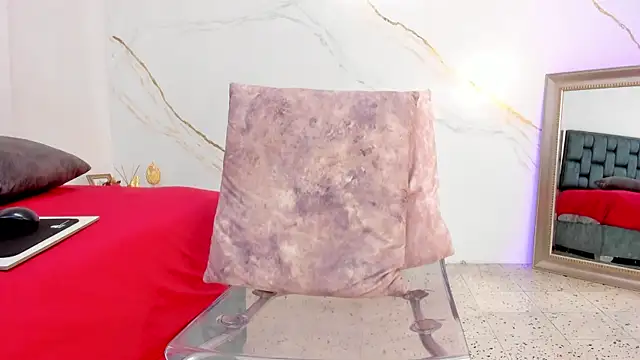 Snapshot of IsiisLovei chatting on December 19, 2025, 12:34 pm IsiisLovei online show from December 19, 2025, 12:34 pm