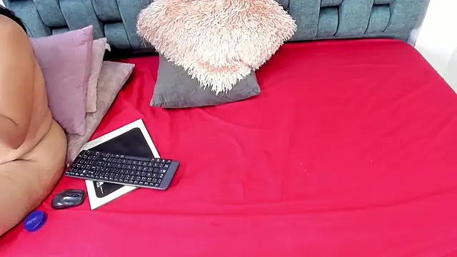 Snapshot of IsiisLovei chatting on December 20, 2025, 12:01 pm IsiisLovei online show from December 20, 2025, 12:01 pm