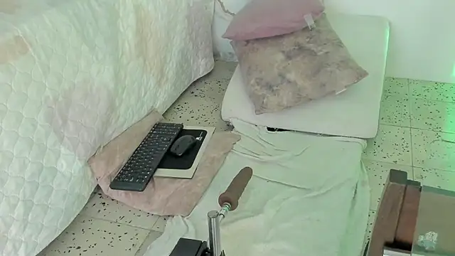 Snapshot of IsiisLovei chatting on January 7, 2026, 2:41 pm IsiisLovei online show from January 7, 2026, 2:41 pm