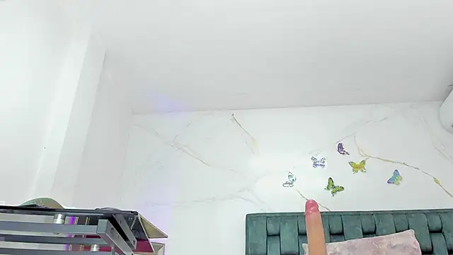 Snapshot of IsiisLovei chatting on February 10, 2026, 2:54 pm IsiisLovei online show from February 10, 2026, 2:54 pm