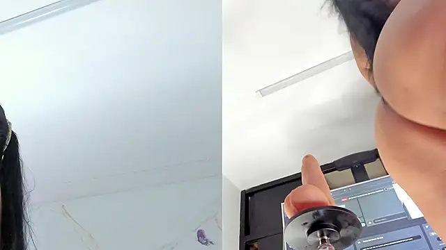 Snapshot of IsiisLovei chatting on February 12, 2026, 3:18 pm IsiisLovei online show from February 12, 2026, 3:18 pm