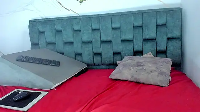 Snapshot of IsiisLovei chatting on March 2, 2026, 2:35 pm IsiisLovei online show from March 2, 2026, 2:35 pm