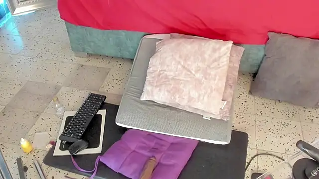 Snapshot of IsiisLovei chatting on April 8, 2026, 2:39 pm IsiisLovei online show from April 8, 2026, 2:39 pm