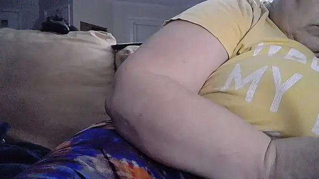 atlwebbie75 online show from November 17, 2025, 12:38 am