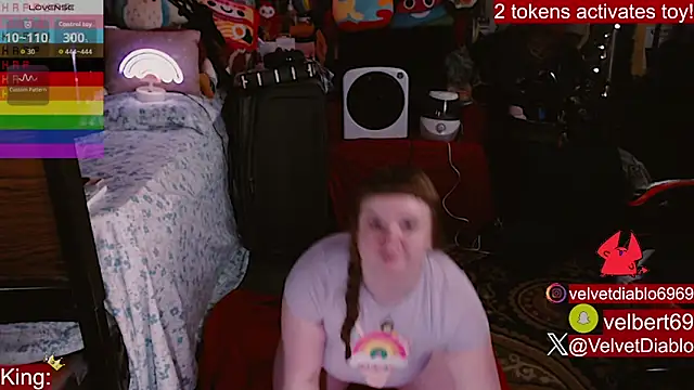 Snapshot of VelvetDiablo chatting on June 10, 2026, 11:35 pm VelvetDiablo online show from June 10, 2026, 11:35 pm
