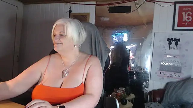 sexychazza16 online show from November 27, 2025, 8:44 pm